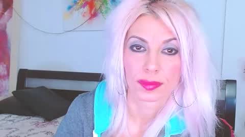 Lara online show from February 2025 08:05:02 PM