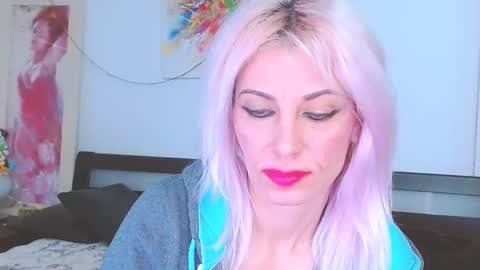 Lara online show from March 2025 11:24:02 PM