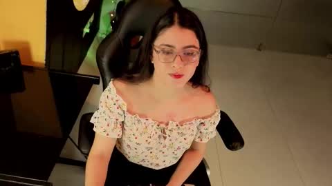 Snapshot of lillianderson chatting on September 2025 12:07:01 PM lillianderson - Next stream start at 0700hs GTM-3 online show from September 2025 12:07:01 PM