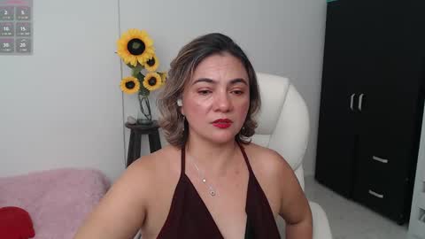 Snapshot of lilly_milf chatting on December 2024 03:15:02 AM Lilly online show from December 2024 03:15:02 AM
