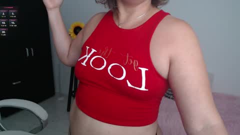 Snapshot of lilly_milf chatting on February 2025 12:16:01 PM Lilly online show from February 2025 12:16:01 PM