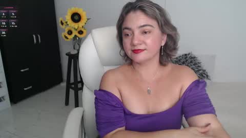 Snapshot of lilly_milf chatting on March 2025 02:45:02 PM Lilly online show from March 2025 02:45:02 PM