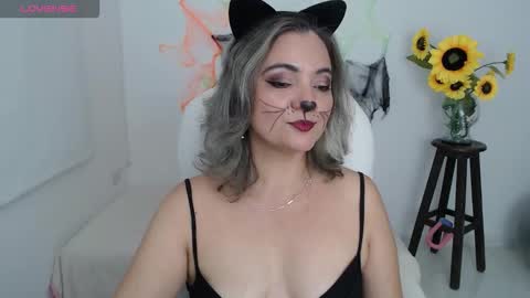 Snapshot of lilly_milf chatting on November 2025 01:13:01 PM Lilly online show from November 2025 01:13:01 PM