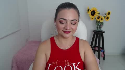 Snapshot of lilly_milf chatting on November 2025 01:28:02 PM Lilly online show from November 2025 01:28:02 PM