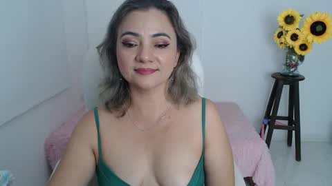 Snapshot of lilly_milf chatting on November 2025 03:11:01 PM Lilly online show from November 2025 03:11:01 PM
