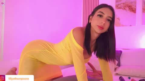 Snapshot of lillythompson_ chatting on November 2025 08:40:01 PM Lilly Thompson online show from November 2025 08:40:01 PM