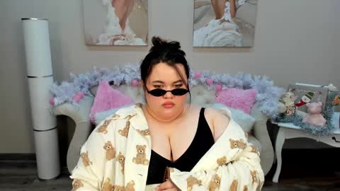 LiloLewins online show from January 2025 04:00:01 AM