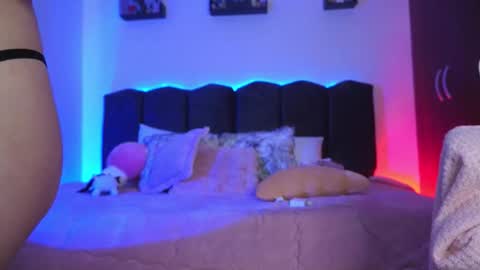 Lilou online show from March 2026 01:05:01 PM