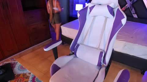 LILIANA  online show from October 2025 01:28:01 PM