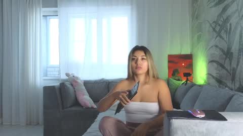 Snapshot of lily_foster_ chatting on February 2025 07:40:01 AM Lily online show from February 2025 07:40:01 AM