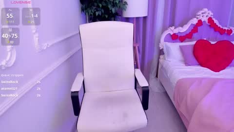 Snapshot of lily_merlin chatting on February 2025 08:00:01 PM Lily online show from February 2025 08:00:01 PM