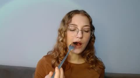 small lily online show from March 2026 09:15:02 AM