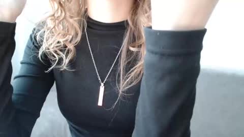 small lily online show from April 2026 04:21:02 PM