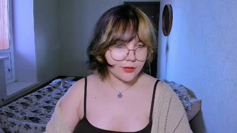 Snapshot of lily_violettt chatting on April 2026 12:50:01 PM Lily online show from April 2026 12:50:01 PM