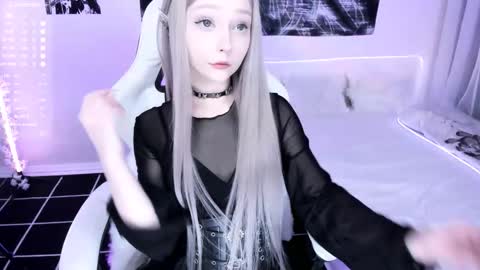 Lily online show from September 2025 02:44:02 AM