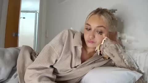 lilyflex online show from April 2026 10:04:02 PM