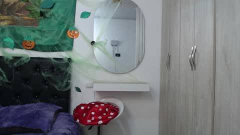 Snapshot of lilyfox23 chatting on October 2025 12:32:01 AM lilyfox23 online show from October 2025 12:32:01 AM