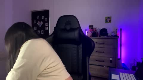 Lily online show from May 2026 07:21:01 PM