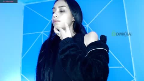 Snapshot of lilylouisee_ chatting on May 2026 01:00:01 AM Liliana louise online show from May 2026 01:00:01 AM