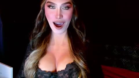 Snapshot of lilymonstercock chatting on January 2025 01:05:02 AM IM YOUR TRUE GODESS Lilymonstercock online show from January 2025 01:05:02 AM