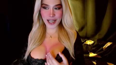 Snapshot of lilymonstercock chatting on January 2025 02:33:01 AM IM YOUR TRUE GODESS Lilymonstercock online show from January 2025 02:33:01 AM