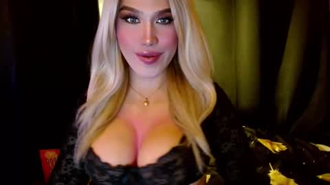 Snapshot of lilymonstercock chatting on January 2025 01:27:01 AM IM YOUR TRUE GODESS Lilymonstercock online show from January 2025 01:27:01 AM