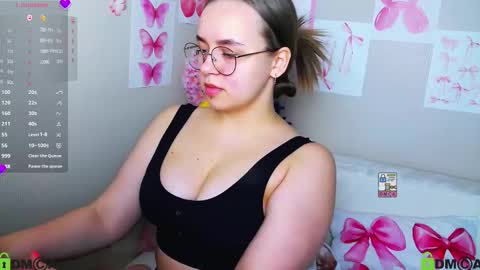 Snapshot of lilysweet13 chatting on September 2025 08:03:01 AM Lily online show from September 2025 08:03:01 AM