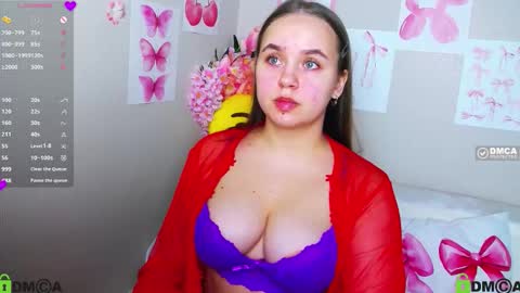 Snapshot of lilysweet13 chatting on September 2025 07:41:01 AM Lily online show from September 2025 07:41:01 AM