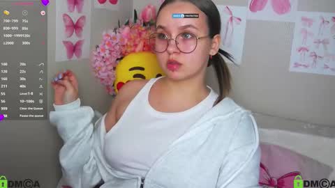 Snapshot of lilysweet13 chatting on October 2025 01:53:02 PM Lily online show from October 2025 01:53:02 PM