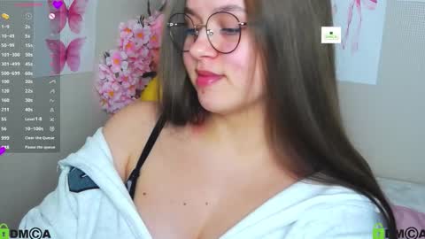 Snapshot of lilysweet13 chatting on October 2025 11:29:01 AM Lily online show from October 2025 11:29:01 AM