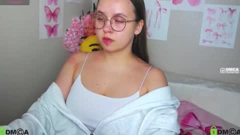 Snapshot of lilysweet13 chatting on October 2025 12:03:01 PM Lily online show from October 2025 12:03:01 PM