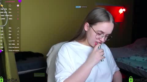 Snapshot of lilysweet13 chatting on November 2025 06:31:02 PM Lily online show from November 2025 06:31:02 PM