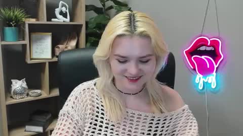 Lily online show from March 2026 07:25:02 AM