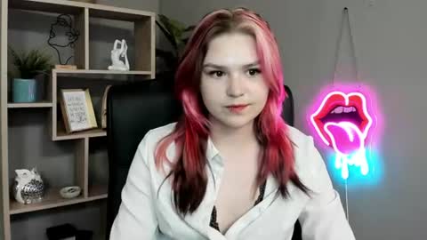 Snapshot of lilysweetxo chatting on June 2026 01:46:01 PM Lily online show from June 2026 01:46:01 PM