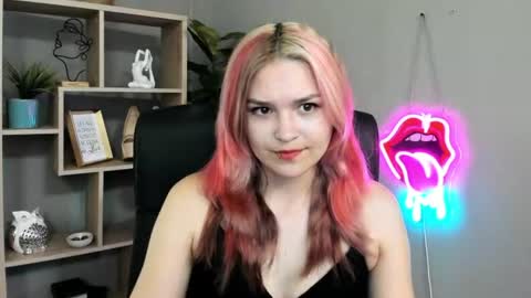 Snapshot of lilysweetxo chatting on June 2026 01:46:01 PM Lily online show from June 2026 01:46:01 PM
