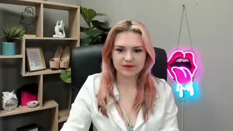 Snapshot of lilysweetxo chatting on July 2026 06:53:02 AM Lily online show from July 2026 06:53:02 AM