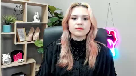 Snapshot of lilysweetxo chatting on July 2026 07:05:02 AM Lily online show from July 2026 07:05:02 AM