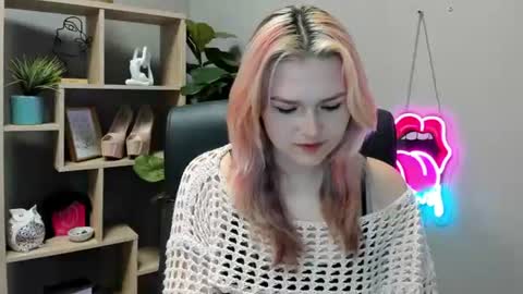 Snapshot of lilysweetxo chatting on July 2026 08:40:02 AM Lily online show from July 2026 08:40:02 AM