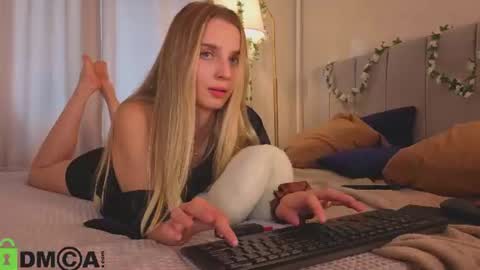 Snapshot of lina_reeds chatting on July 2026 07:23:02 AM LINA online show from July 2026 07:23:02 AM
