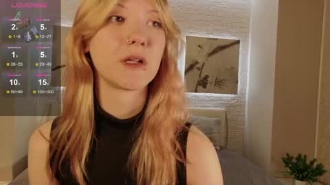 Lina online show from April 2026 10:01:02 PM