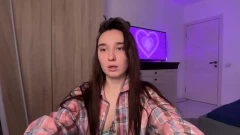 Lina online show from October 2025 05:04:02 PM