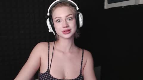 Snapshot of linacute52 chatting on November 2025 11:47:02 PM linacute52 online show from November 2025 11:47:02 PM