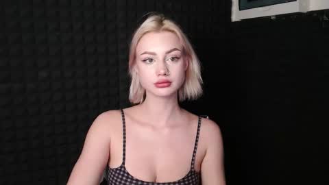 Snapshot of linacute52 chatting on November 2025 06:18:02 PM linacute52 online show from November 2025 06:18:02 PM