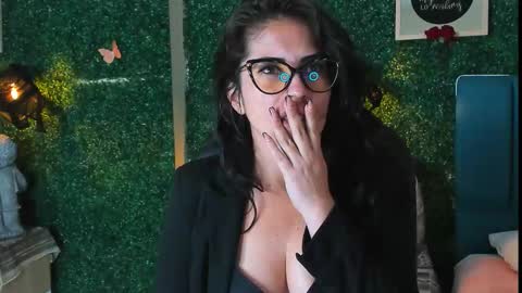 Lina  online show from October 2025 12:19:02 PM