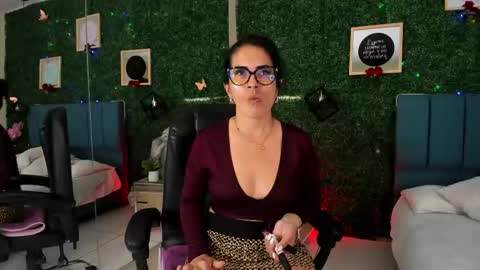 Lina  online show from November 2025 11:54:02 AM