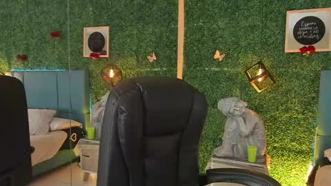 Lina  online show from February 2026 11:43:02 AM