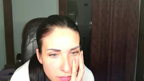 LinaLivee online show from November 2025 09:39:01 PM