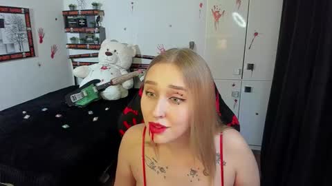 Lina online show from October 2025 09:35:02 PM
