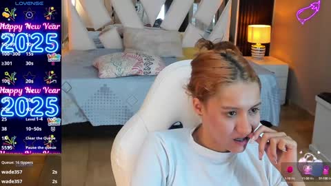 Snapshot of linda4petite chatting on January 2025 05:04:01 PM Linda online show from January 2025 05:04:01 PM