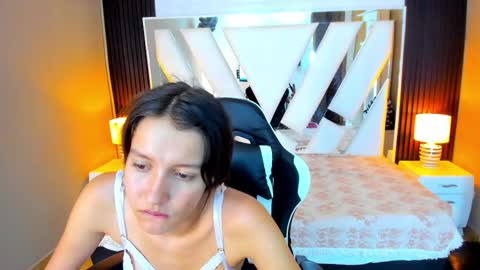 Snapshot of linda4petite chatting on October 2025 06:40:02 PM Linda online show from October 2025 06:40:02 PM